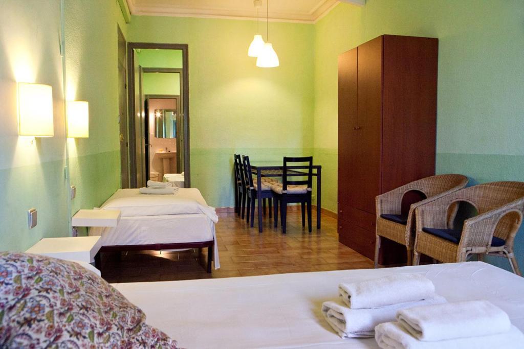 Hostal Agua Alegre Barcelona Zimmer foto
